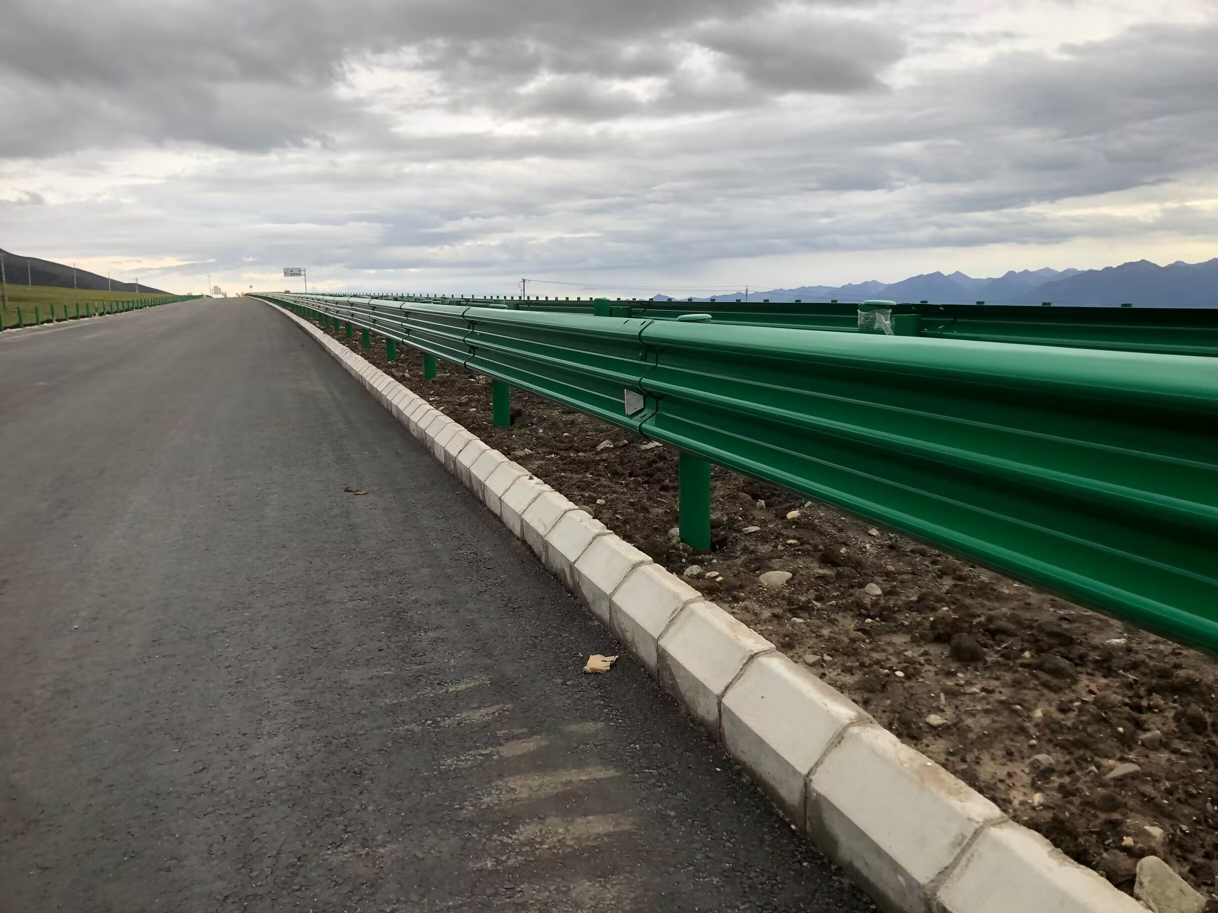 琼结县乡村公路波形护栏乡村公路波形护栏 - 推荐